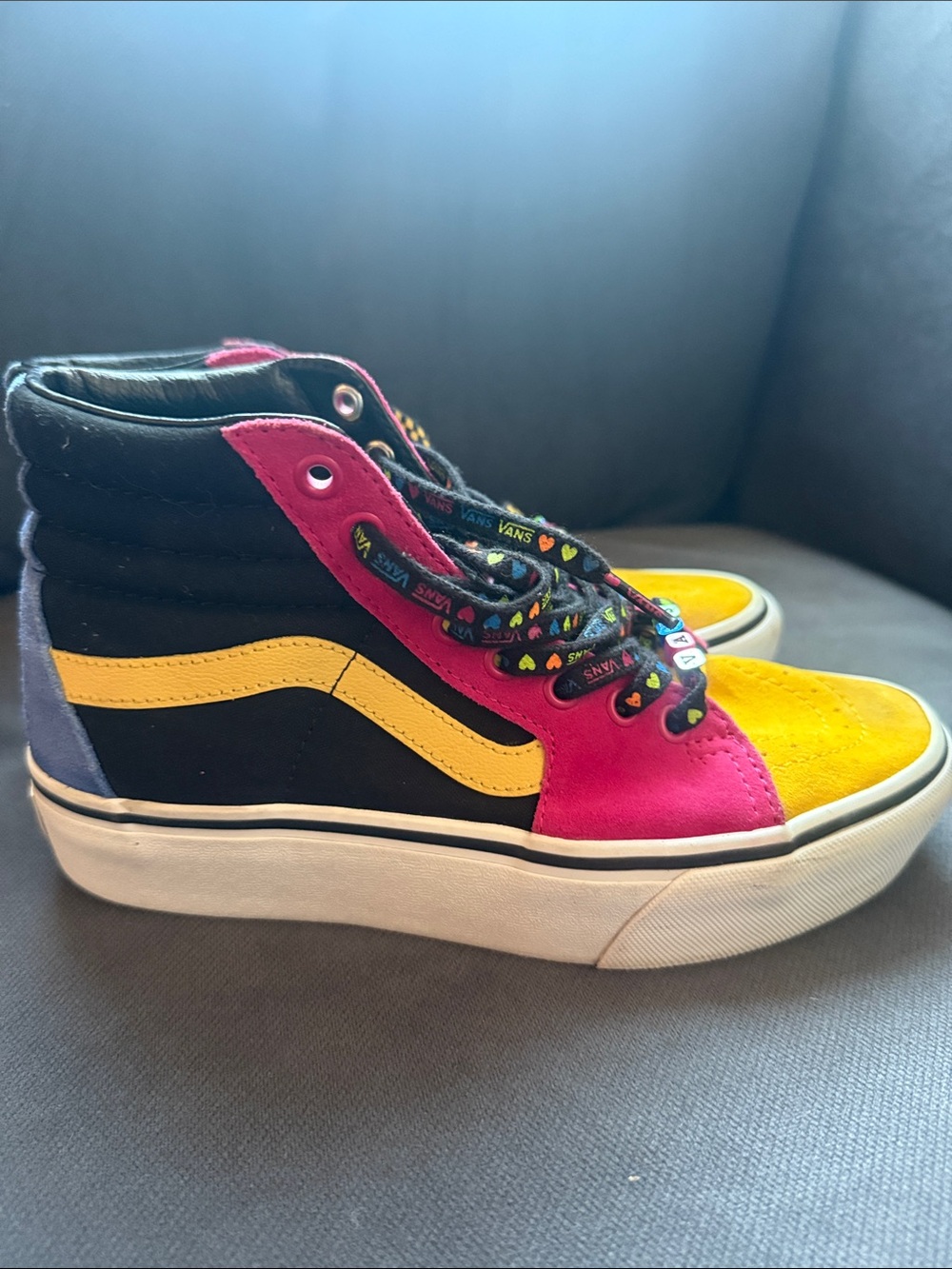 Vans women’s  High-Top Sneakers in Yellow and Pink with Checkerboard Laces - Picture 4 of 9
